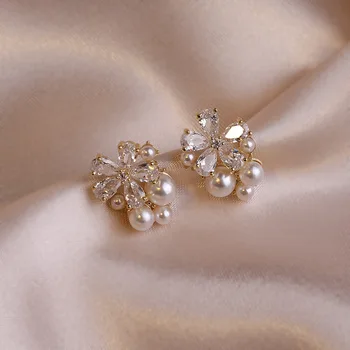 Nové Korejské Crystal Květinové Imitace Pearl Stud Náušnice Pro Elegantní Ženy, Dívky Prohlášení Flower Náušnice Strana Šperky Dárky